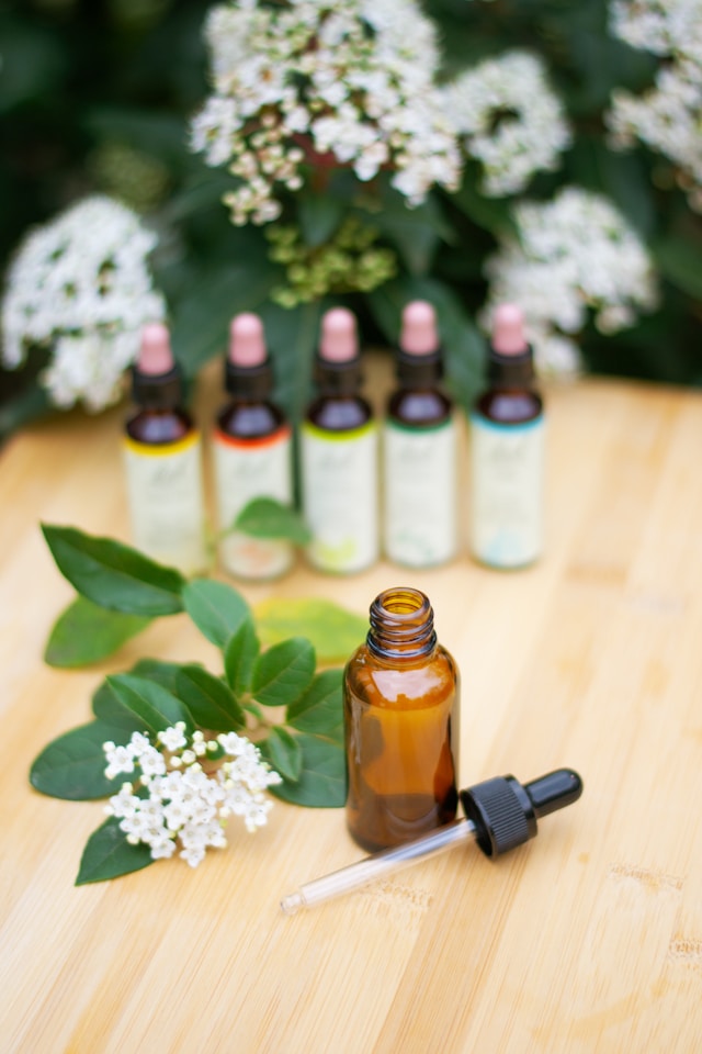 Flacon d'élixir de Fleurs de Bach et pipette